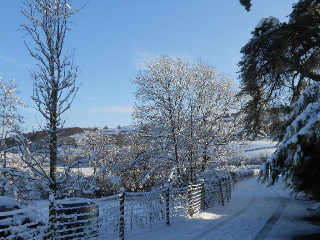 Crosslands Farm Hotel Kendal Exterior photo
